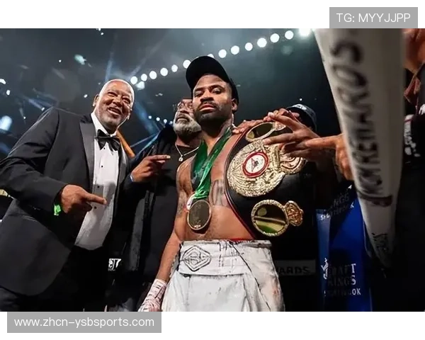 福斯特凭借体格优势控制节奏，点数击败富尔顿卫冕WBC次轻量级冠军